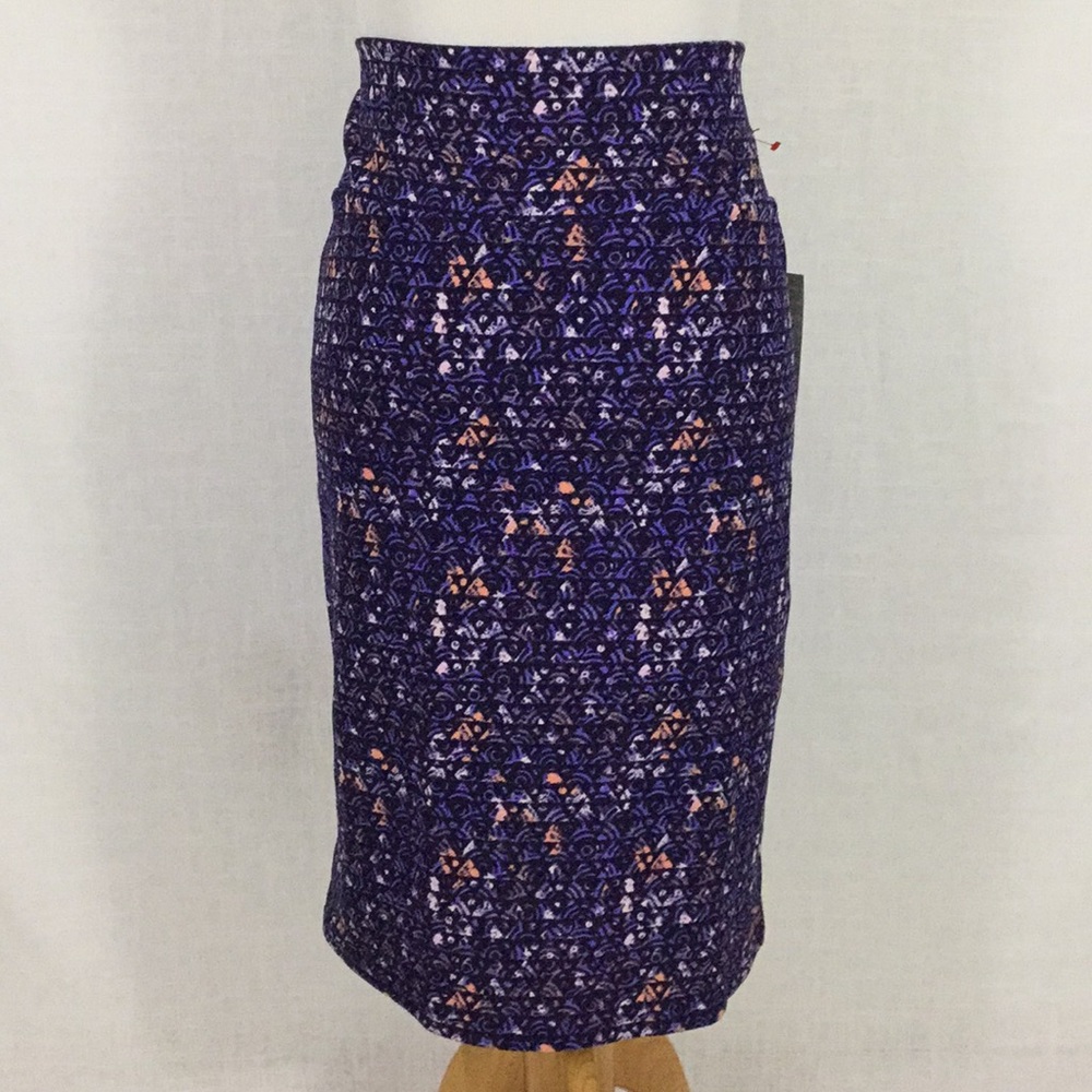 NWT LuLaRoe Cassie - pretty in purple